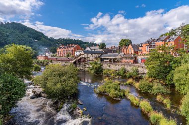 Llangollen şehir boyunca river dee Kuzey Galler, Birleşik Krallık