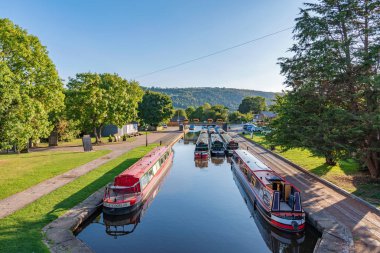 Wrexham, Büyük Britanya - Eylül 04: görünüm River Dee yakınındaki ünlü Pontcysyllte su kemeri üzerinde kanal teknelerin üzerinde 04 Eylül 2018 yılında Wrexham