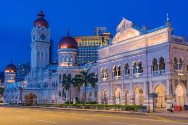 Kuala Lumpur, Malezya - 20 Temmuz: Sultan Abdul Samad bina, bir tarihi bina ve 20 Temmuz 2018 popüler seyahat hedefinde Kuala Lumpur gece görünümü
