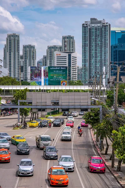 Bangkok, Tayland - 15 Temmuz: Ratchada alandaki şehir binalarının 15 Temmuz 2018 üzerinde Bangkok görülmektedir