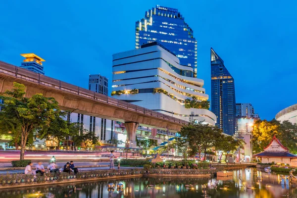 Bangkok Thaïlande Juillet Vue Nuit Des Bâtiments Ville Sur Route — Photo
