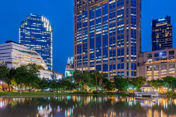 Bangkok Thaïlande Juillet Vue Nuit Architecture Moderne Sur Route Sukhumvit — Photo