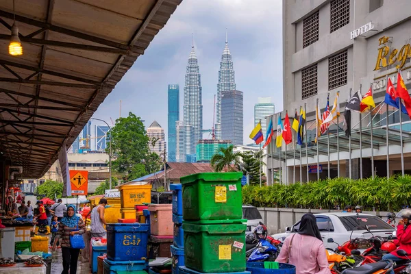 Kuala Lumpur Malezya Temmuz Görünüm Petronas Kuleleri Chow Kit Market — Stok fotoğraf