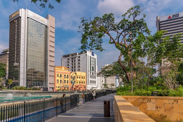 Kuala Lumpur Malásia Julho Vista Towpath Edifícios Cidade Rio Vida — Fotografia de Stock