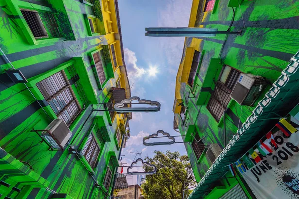 Kuala Lumpur Malaysia Julho Edifícios Coloridos Com Desenhos Artísticos Fluxo — Fotografia de Stock