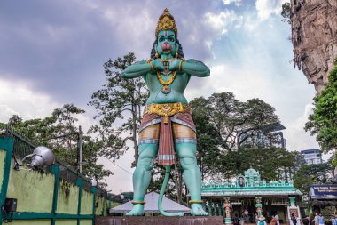 Kuala Lumpur, Malezya - 26 Temmuz: Lord Hanuman popüler bir turizm üzerinde 26 Temmuz 2018 Kuala Lumpur Batu mağaraları, heykeli heykeli bu