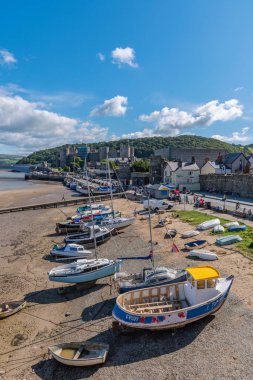 Conwy, İngiltere - Eylül 05: Conwy şehrin eski bir tarihi sahil kasabasında North Wales üzerinde 05 Eylül 2018 yılında Conwy görülmektedir