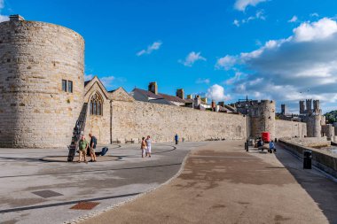 Caernarfron, Amerika Birleşik Devletleri - Eylül 06: Caernarfon Castle bir tarihi Kalesi ve dünya mirası Galler'ın kuzeybatı kıyısında üzerinde 06 Eylül 2018 yılında Caernarfron olduğunu