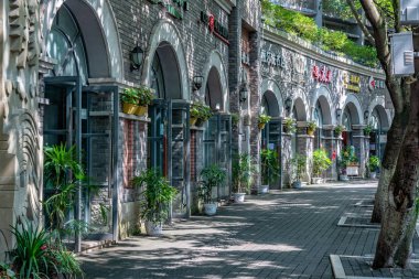 Chongqing, Çin - 19 Eylül: Dükkan ve geleneksel Çince binalar Renmin Road Chongqing bir tarihi turizm alanında üzerinde 19 Eylül 2018