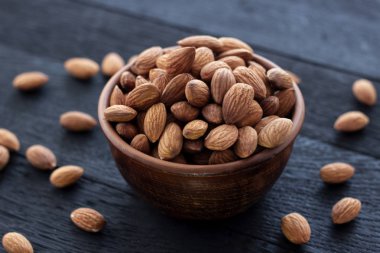 Koyu meşe doku seramik kase badem fındık