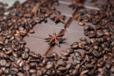 Kahve çekirdekleri ve çikolata