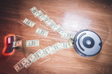 M-cüzdan ve dolar tutan ve harcanan nasıl düşünme mutlu gülümseyen kadın onun. Tonda portre