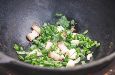 Evde pilav pişirme: kuzu kıç yağ eritme