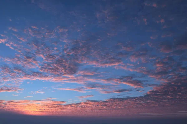 Licht Vor Sonnenaufgang Mit Wolken Und Blauem Himmel — Stockfoto