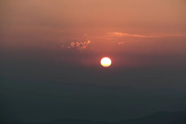 Salida Del Sol Con Luz Oscura Brillante Cielo Dramático — Foto de Stock