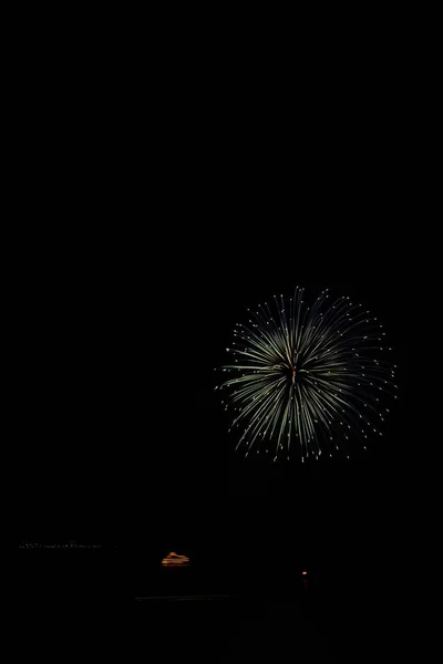 Boule Feu Artifice Minimale Avec Bateau Mouvement Lumière — Photo