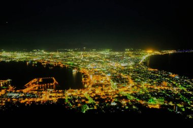 Şehir ve liman görünüm noktada Güneş battıktan sonra Japonya'da hakodate dağ