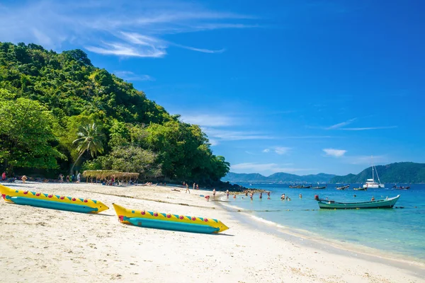 Playa Plátano Isla Coral Día Soleado Phuket Tailandia —  Fotos de Stock