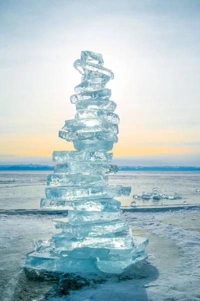 Uma Pilha Flocos Gelo Transparentes Superfície Lago Congelado Baikal Inverno — Fotografia de Stock