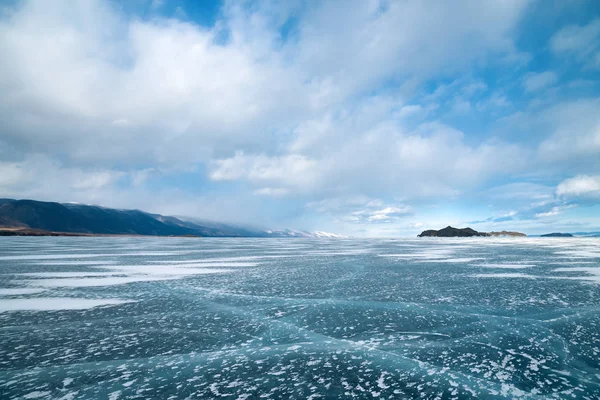 Belo Gelo Transparente Com Rachaduras Lago Baikal Março Sibéria Rússia — Fotografia de Stock