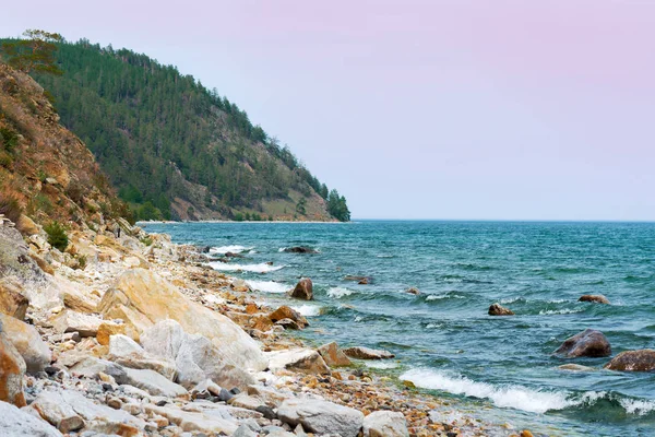 Létě Kamenné Pobřeží Jezera Baikal Divočina Sibiř Rusko — Stock fotografie