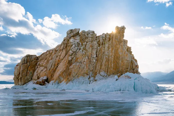 Sharga Doğan Adası Kışın Baykal Gölü Nde Güneş Işığı Sibirya — Stok fotoğraf