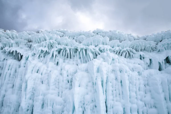 Belos Icicles Turquesa Nas Falésias Costeiras Lago Baikal Sibéria Rússia — Fotografia de Stock