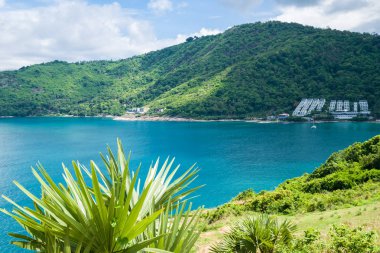 Nai Harn Bay Phuket Adası, Tayland güneyinde rahat bir koydur. 