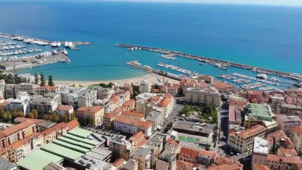 Luftaufnahme Der Schönen Italienischen Küstenstadt Sommertag Blick Auf Meer Hafen — Stockvideo