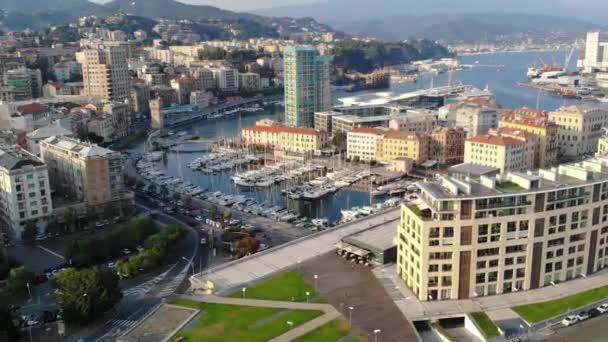 Increíble Vista Aérea Del Paisaje Hermosa Ciudad Italiana Orilla Del — Vídeo de stock