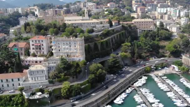 Flygfoto Över Vackra Italienska Kuststaden Sommardagen Townscape Med Trafik Gator — Stockvideo