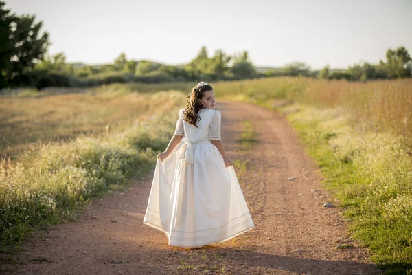 cemaat bütün kızlarıelden geçirmiştin alanı