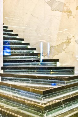 Şehir ışıkları altında mimari alanı