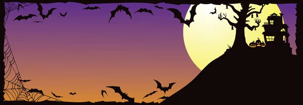 万圣节闹鬼的房子在一座小山上 蝙蝠在日落时分飞来飞去 — 图库照片