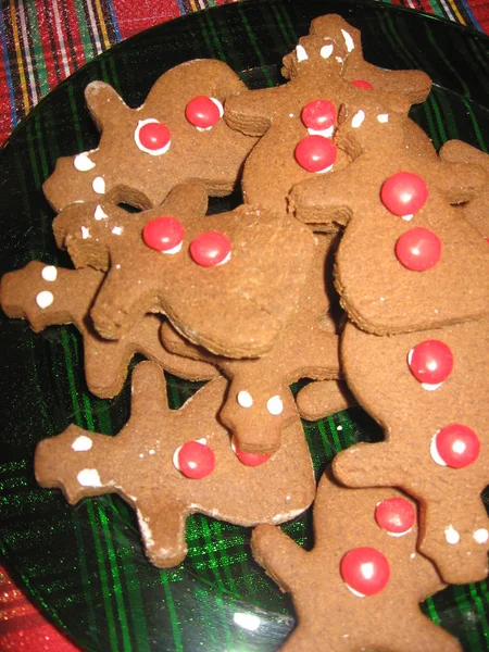 Piatto Deliziosi Biscotti Allo Zenzero Natale — Foto Stock