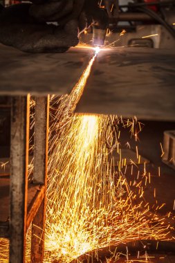 kesim tarafından büyük portakal kullanarak şekil metal konstrüksiyon imali kıvılcım