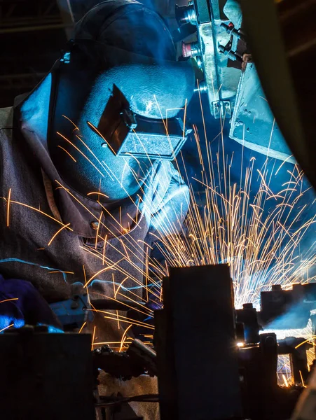 Trabajador Con Máscara Protectora Soldadura Metal —  Fotos de Stock