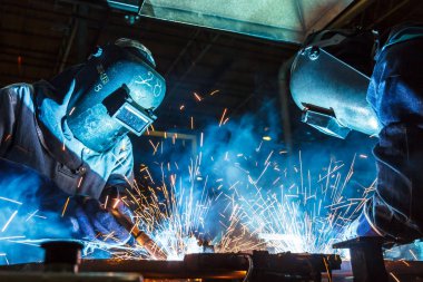 Kaynak metal koruyucu maske ile teamworker