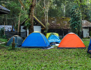 Şelale Lor Su Umphang Tayland Ulusal çadır kamp park eder