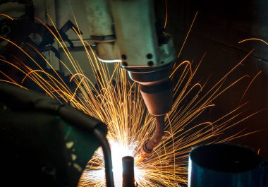 Kaynak robotları hareket temsil eder. Otomotiv sektöründe.