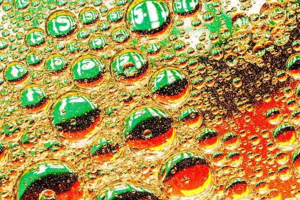 Gotas Aceite Una Superficie Agua Extracción Verde Con Burbujas — Foto de Stock