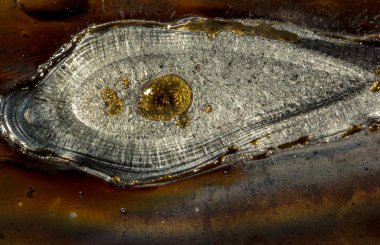 çelik sac metal fabrikasında Endüstriyel çelik kaynakçı üzerine dikiş kaynağı