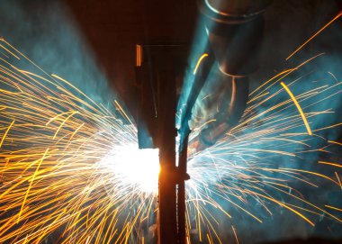 Kaynak robotları hareket otomotiv sektöründe temsil