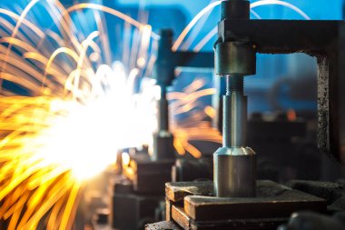 Kaynak robotları hareket otomotiv sektöründe temsil