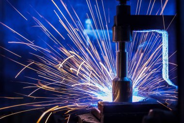 Kaynak robotları hareket otomotiv sektöründe temsil