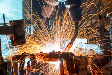 Otomatik bir araba fabrika robotlar hareketinde kaynak