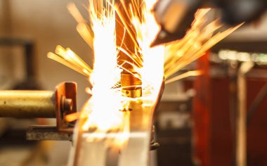 Kaynak Otomotiv Oto yedek parça sanayi spot somun.