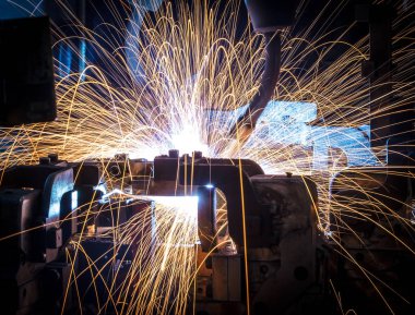 Otomatik bir araba fabrika robotlar hareketinde kaynak