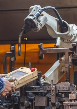 Programlama robot kaynak ve robotik kol sektöründe faaliyet