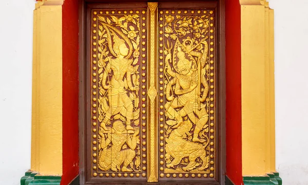 Antiga Janela Madeira Escultura Dourada Templo Tailandês Tailândia — Fotografia de Stock